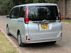 Toyota Noah 2014 Silver