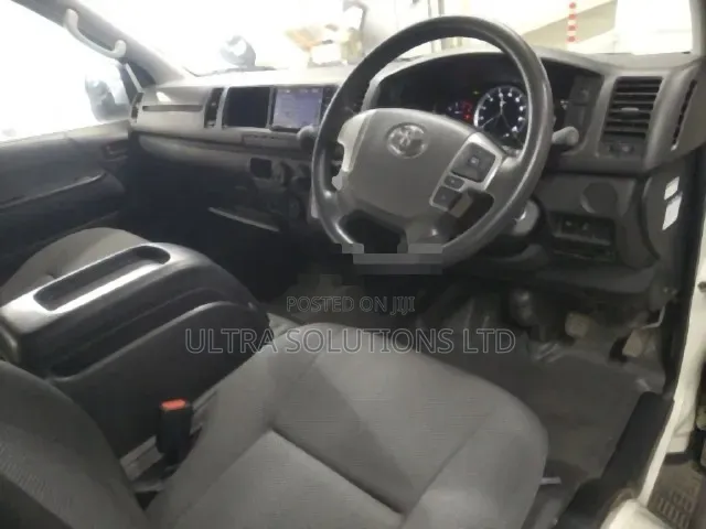 Toyota HiAce 2019 White