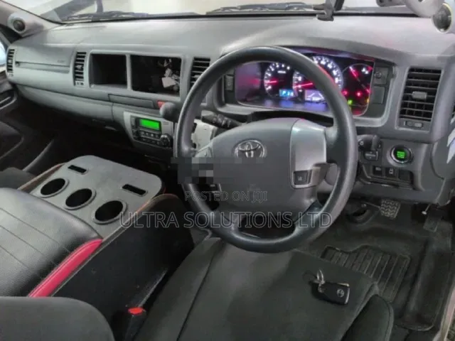 Toyota HiAce 2019 White