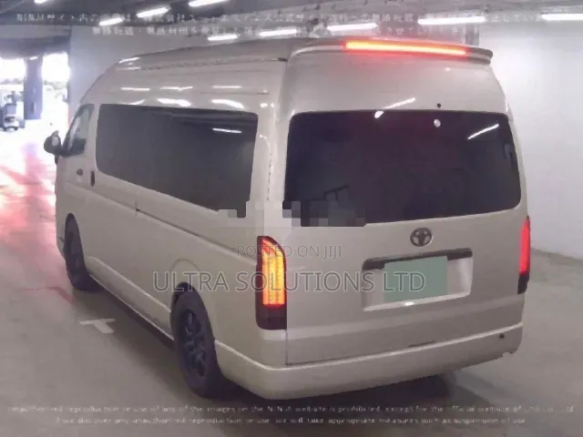 Toyota HiAce 2019 White