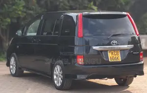 Toyota ISIS 2008 Black