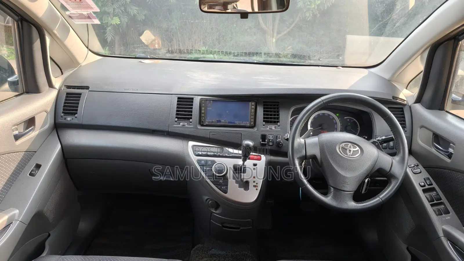 Toyota ISIS 2008 Black
