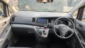 Toyota ISIS 2008 Black