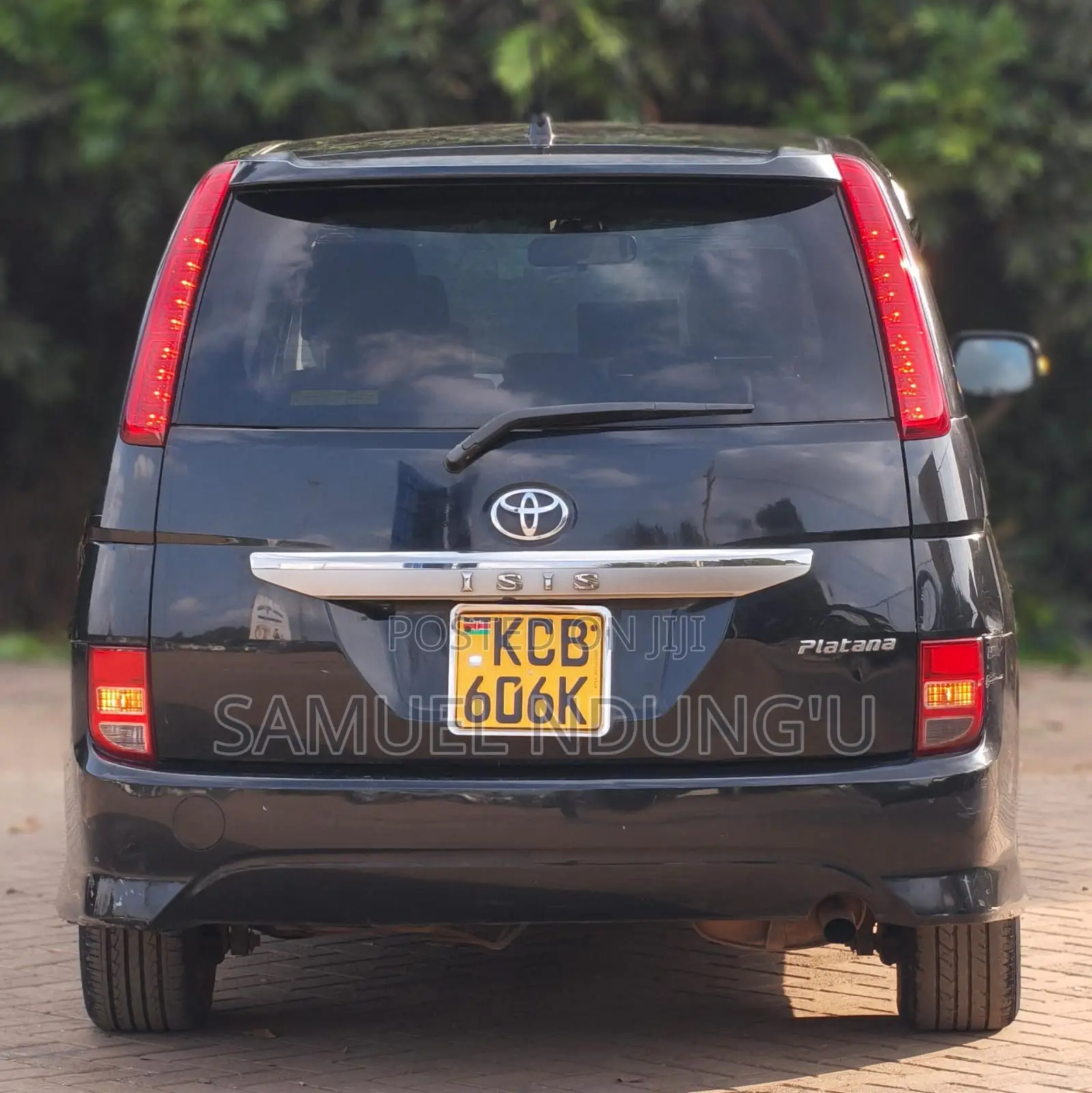 Toyota ISIS 2008 Black