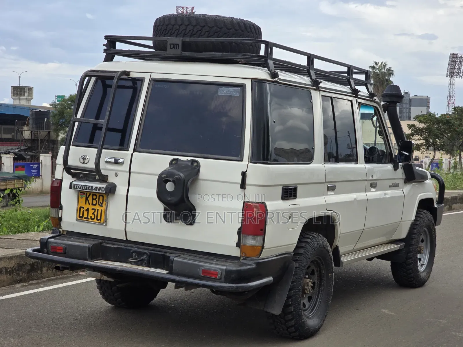Toyota Land Cruiser 2011 Gold