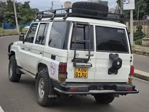 Toyota Land Cruiser 2011 Gold