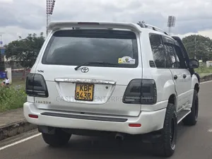 Toyota Land Cruiser 2001 White