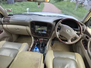 Toyota Land Cruiser 2001 White