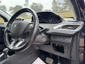 Peugeot 208 2019 Black