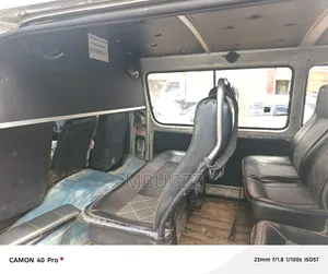 Toyota HiAce 2005 Grey