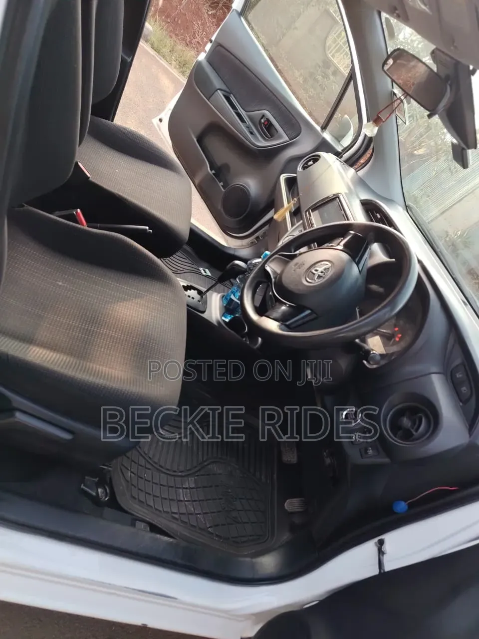 Toyota Vitz 2018 Pearl