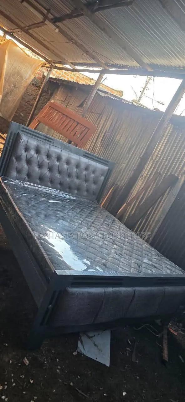 Grey/White/Black 5x6 Mocket Bed - thumbnail 2