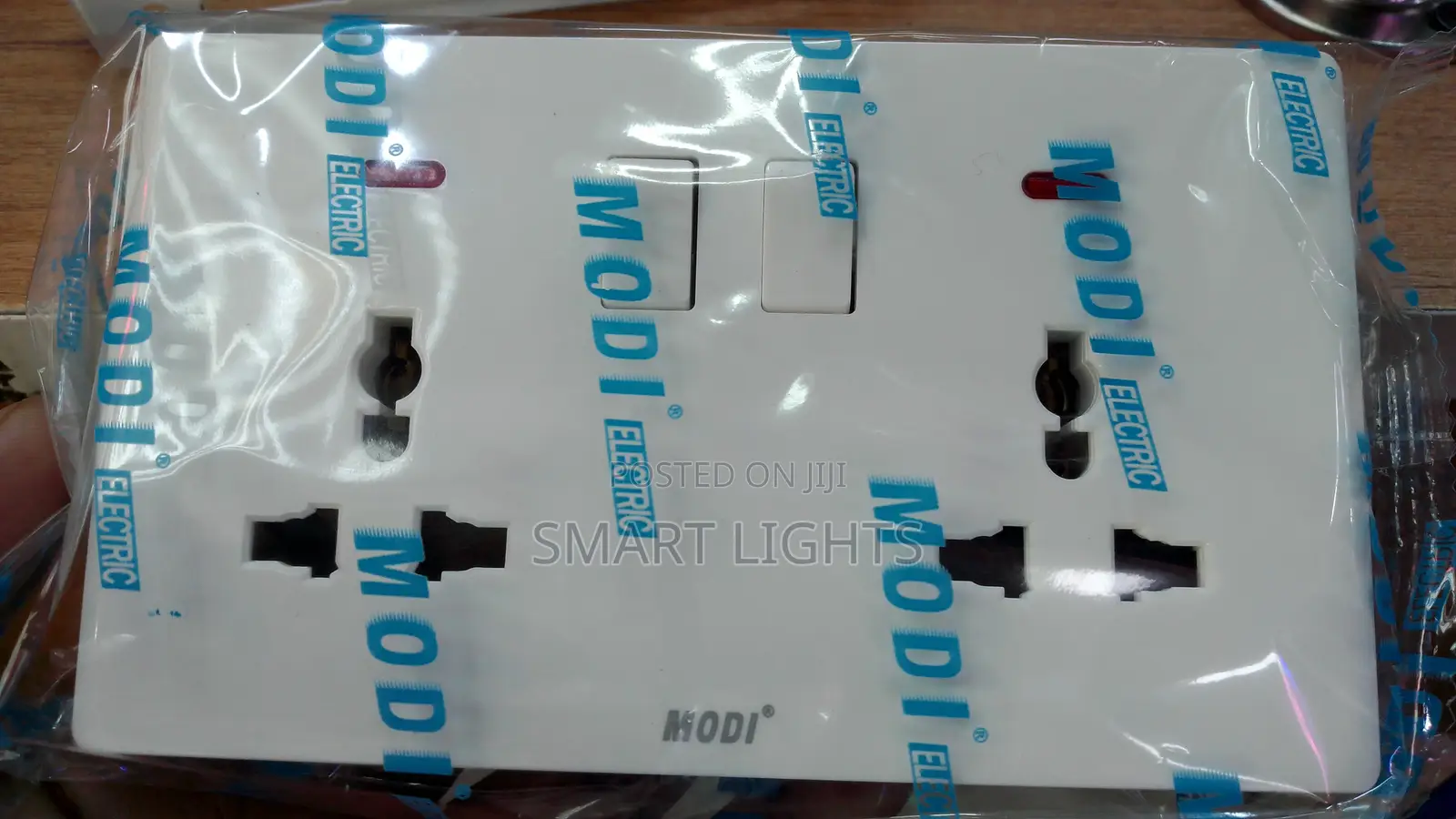 MODI 13A Double Universal Switched Socket Outlet