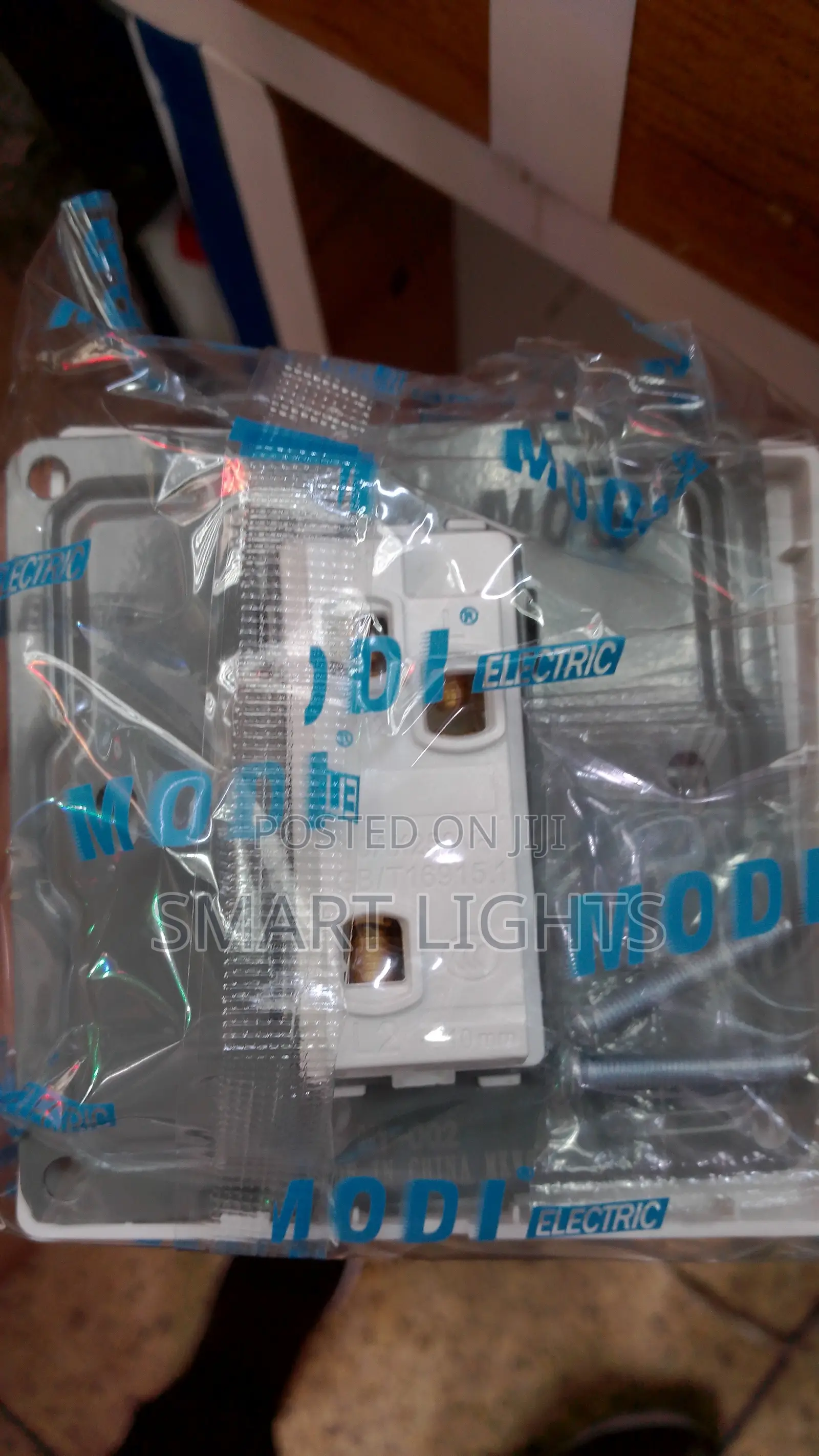 Modi Electric 1 Gang 2 Way Switch