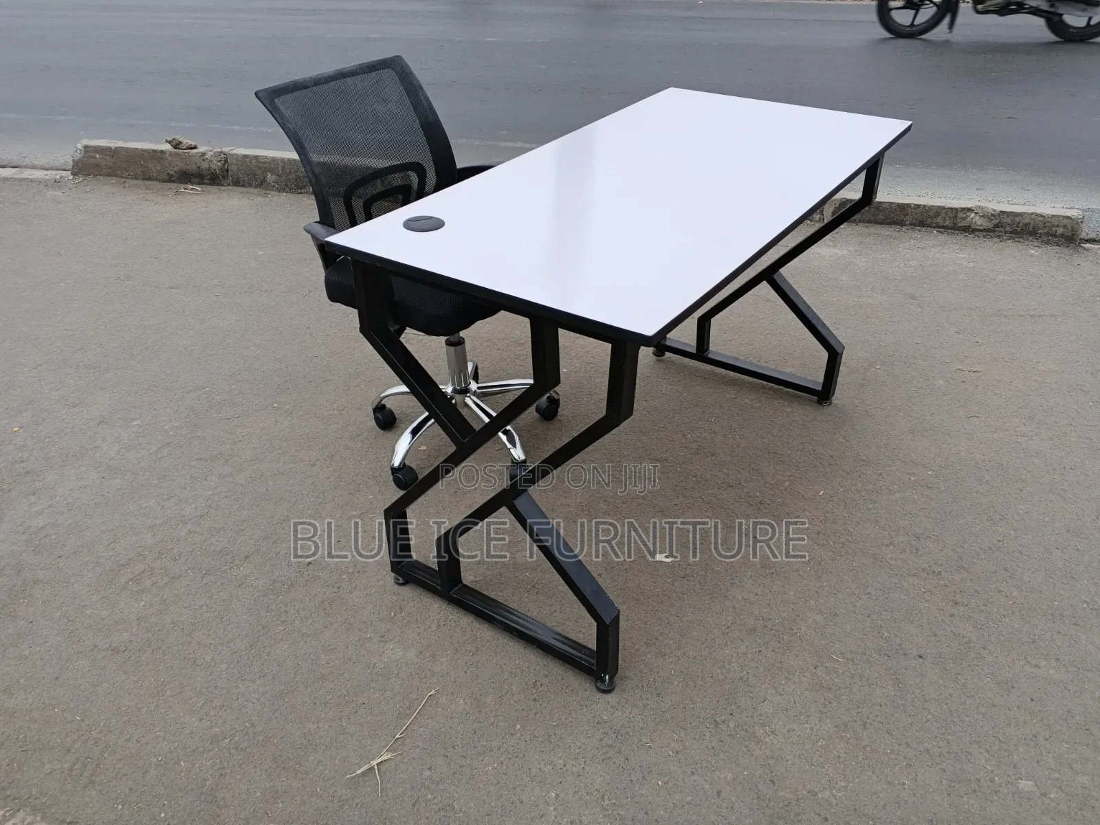 Executive White Table With Mesh Adjustable Chair