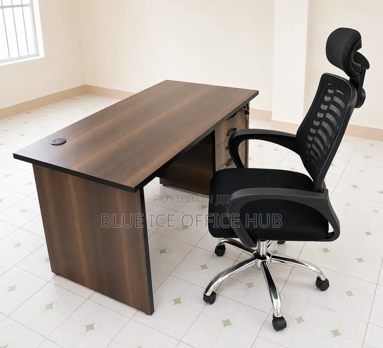Modern Workstation Desk Adjustable Headrest Office Chair