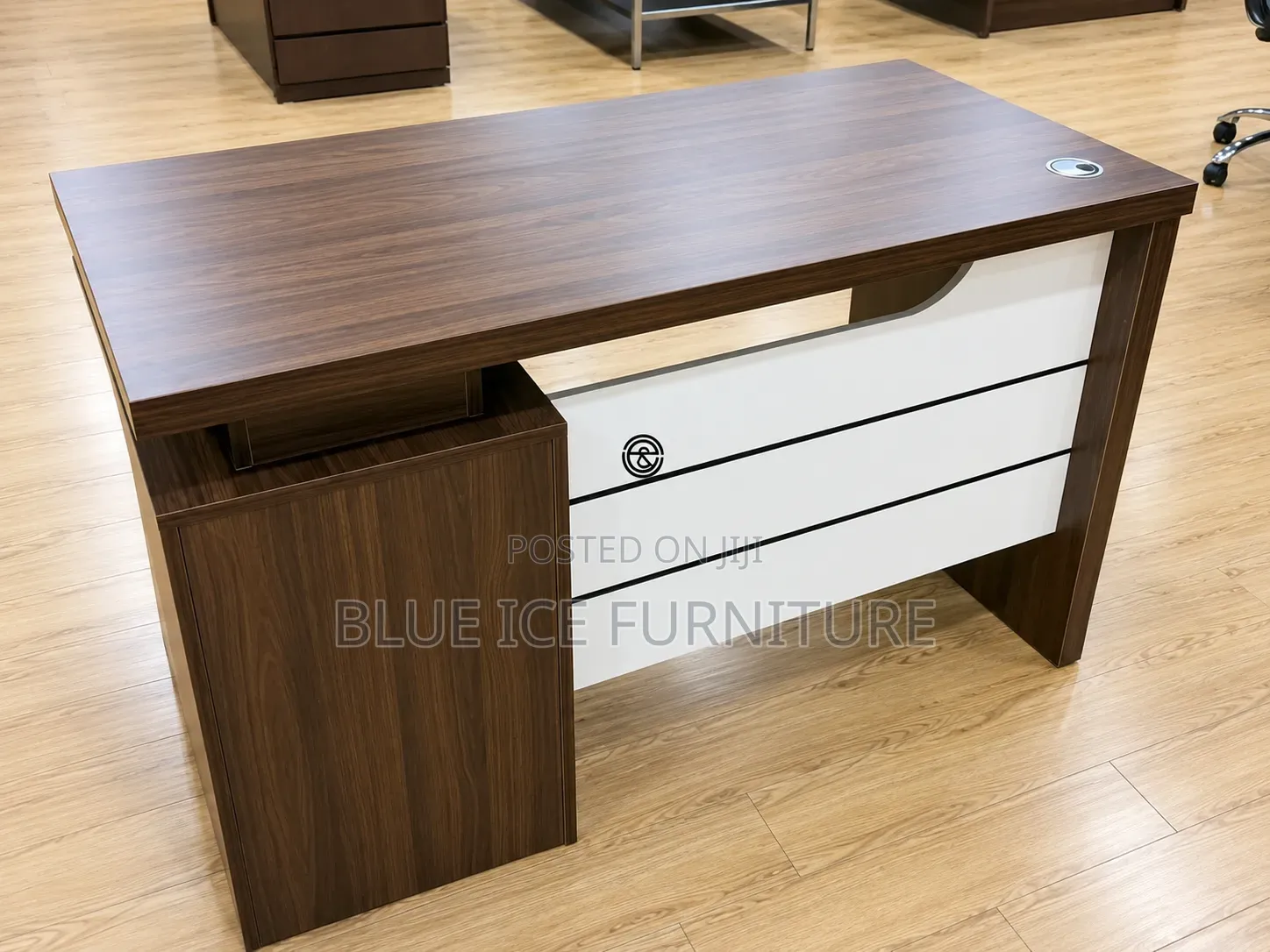 Stylish Executive Office Furniture Desk