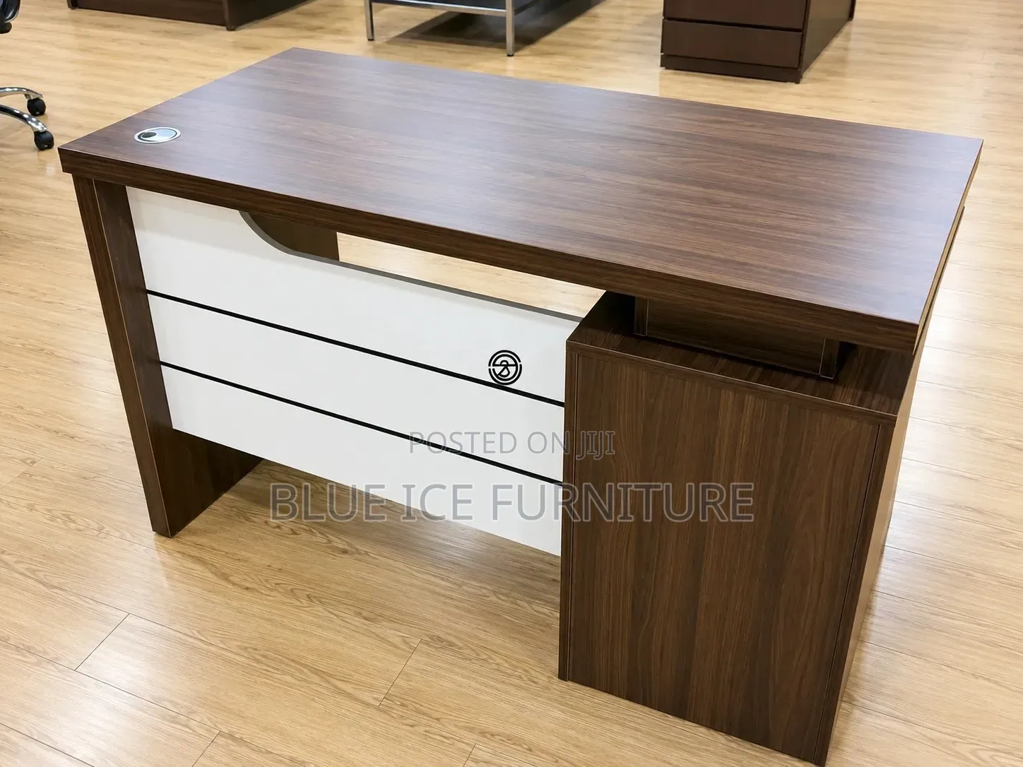 Stylish Executive Office Furniture Desk