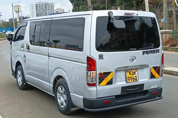 Toyota HiAce 2016 Silver - thumbnail 2