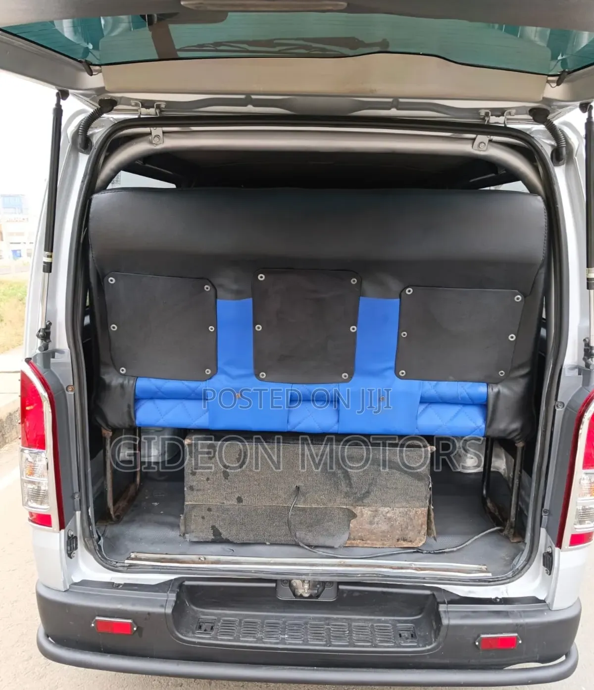 Toyota HiAce 2016 Silver