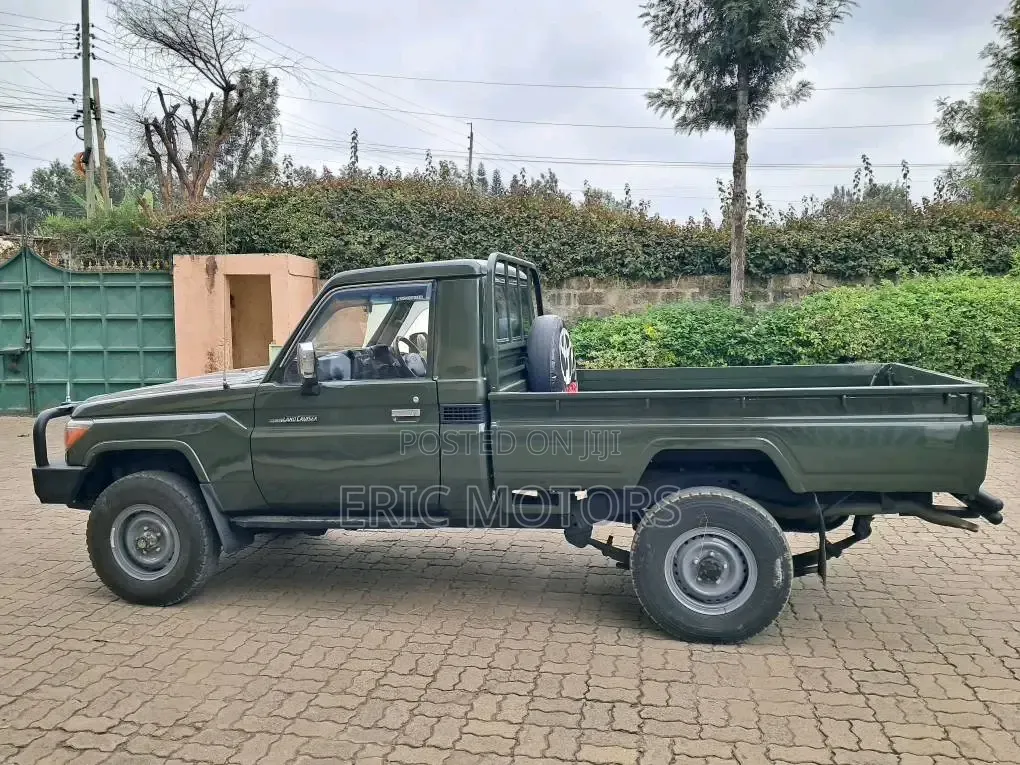 Toyota Land Cruiser 2012 Green