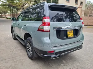 Toyota Land Cruiser Prado 2016 Green