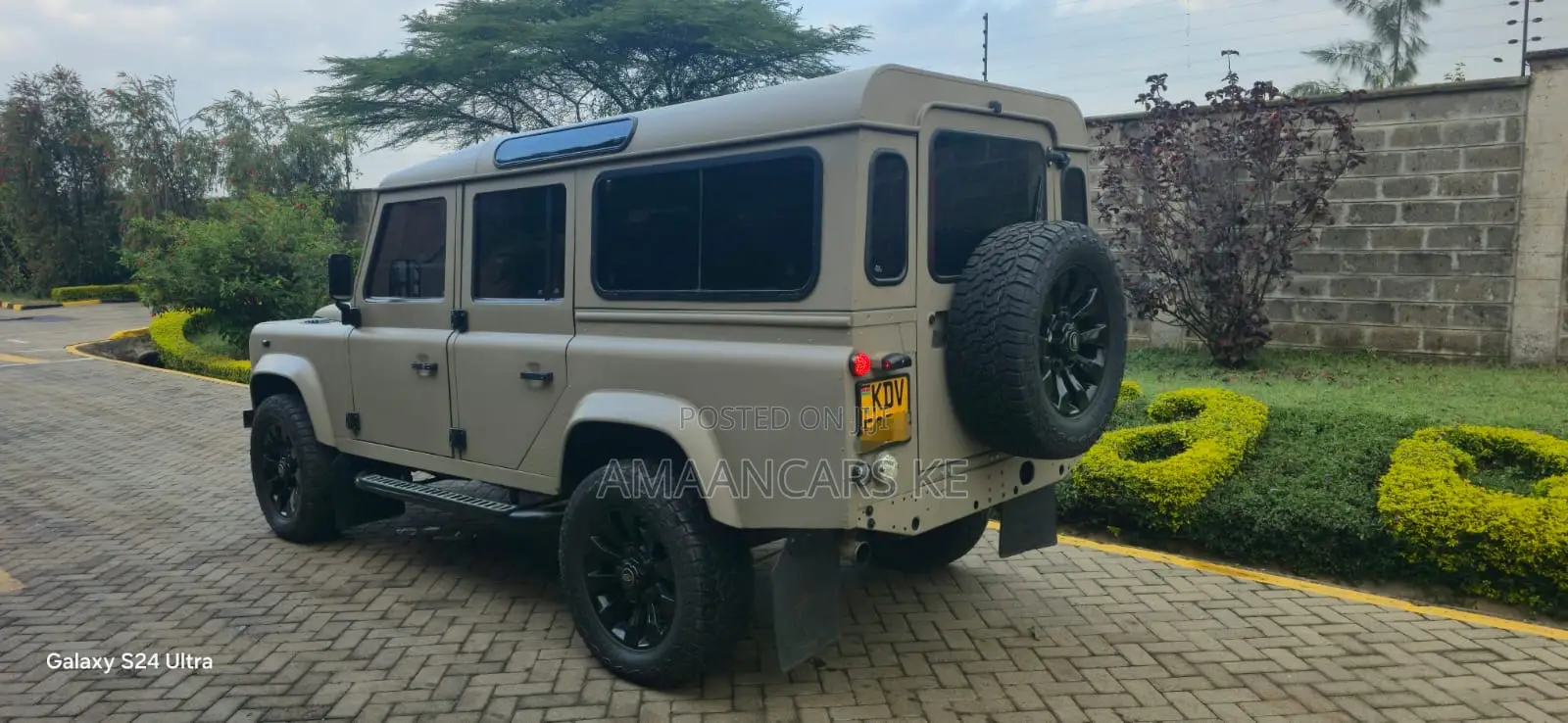 Land Rover Defender Puma 110 2.4 TD 2009 Gray