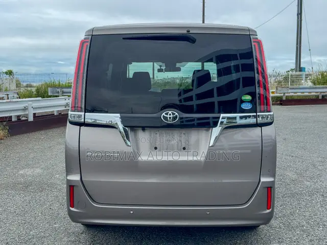 Toyota Esquire 2020 Brown