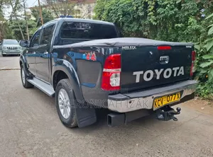 Toyota Hilux 2012 Black