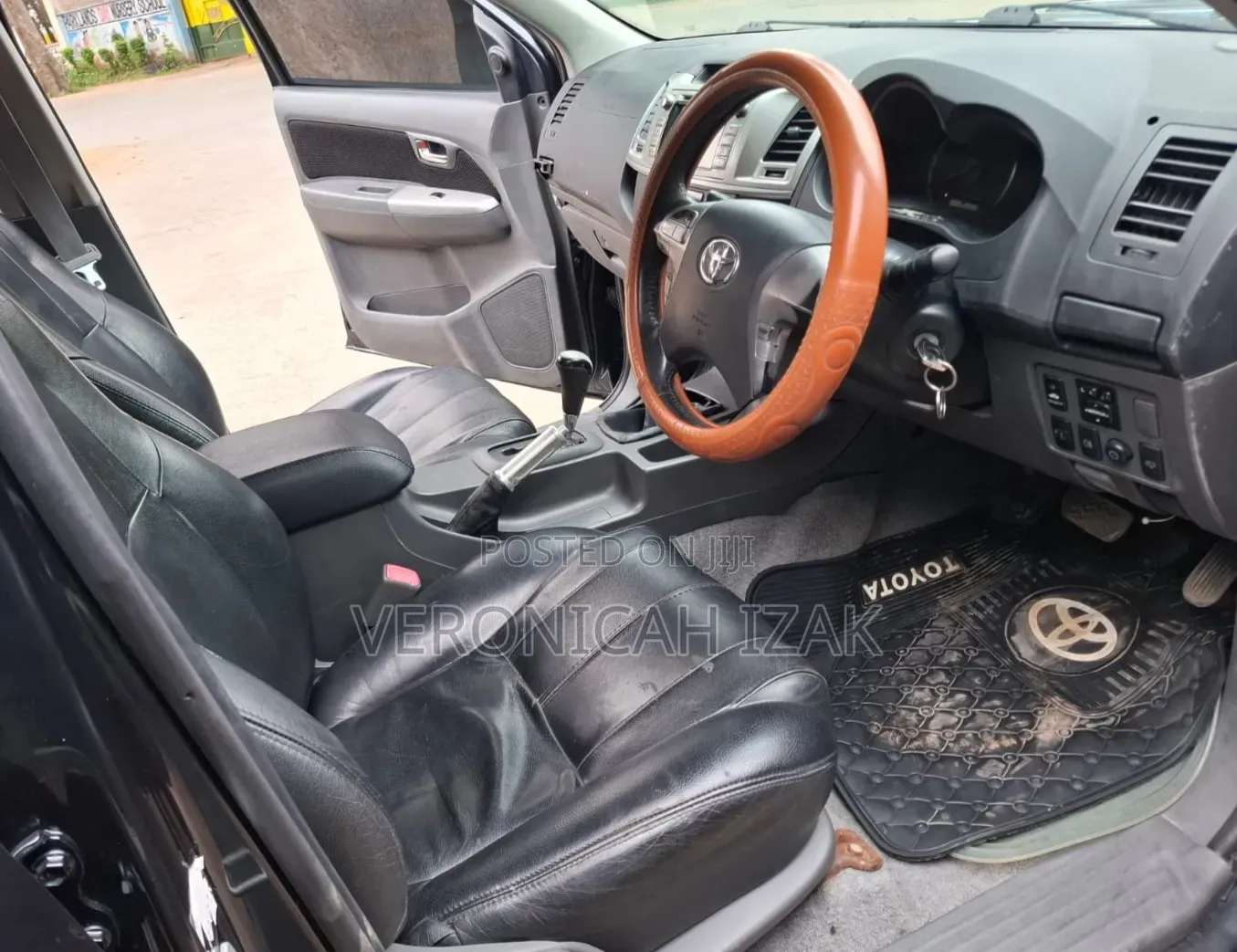 Toyota Hilux 2012 Black