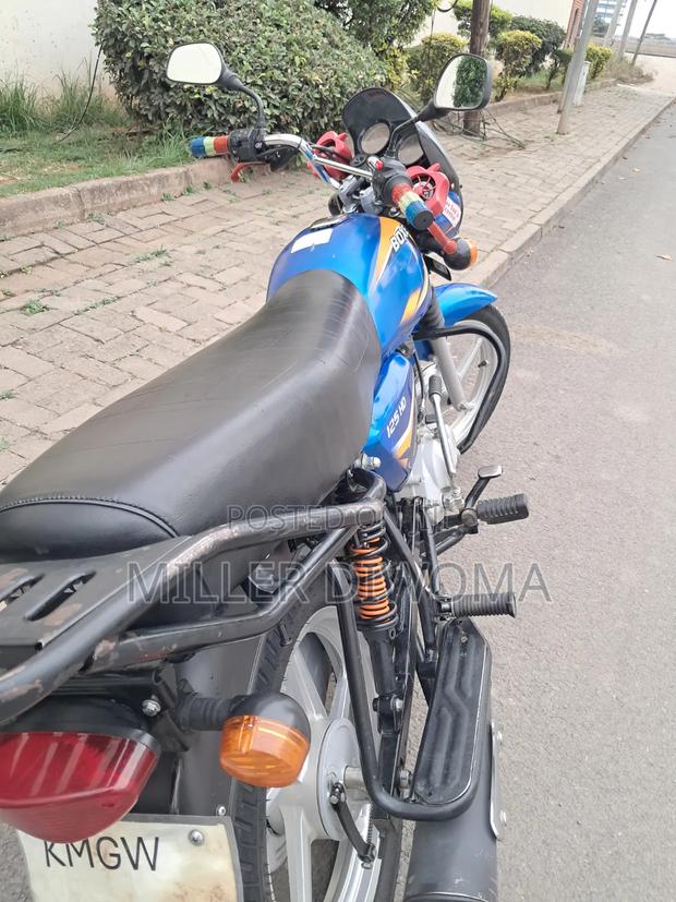 Bajaj Boxer 125 2025 Blue