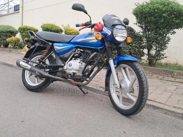Bajaj Boxer 125 2025 Blue - thumbnail 3