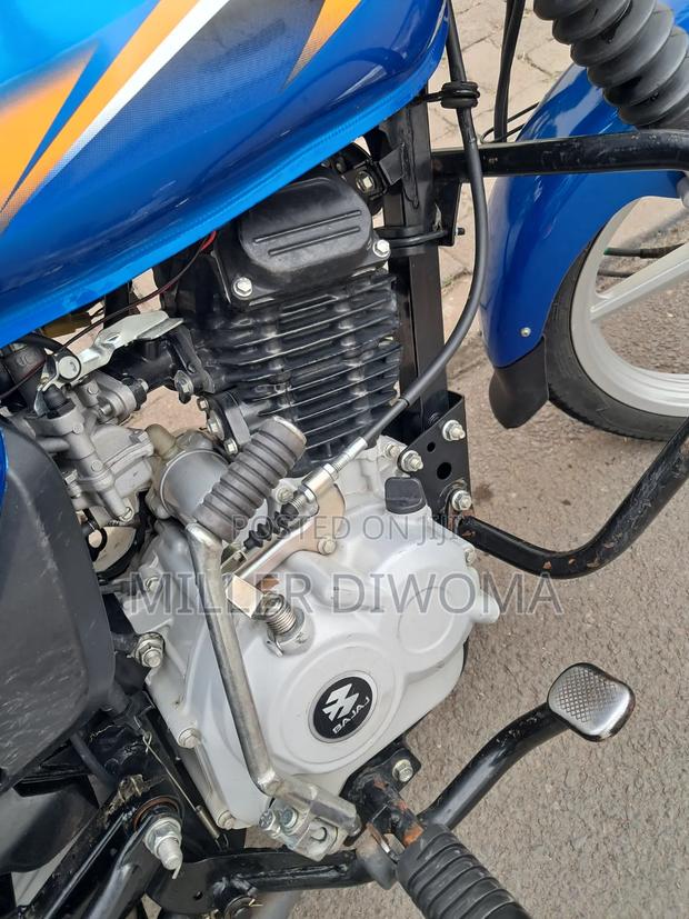 Bajaj Boxer 125 2025 Blue - thumbnail 4