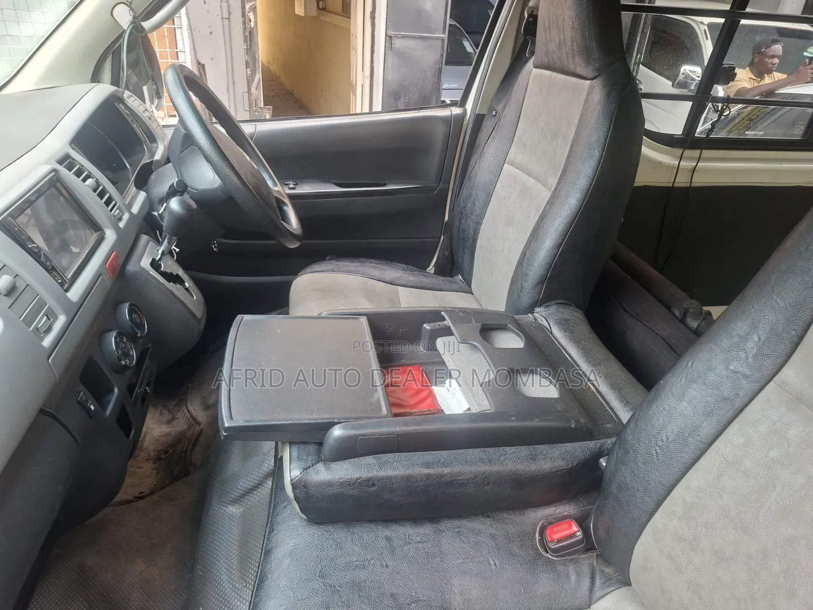 Toyota HiAce 2013 White