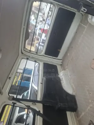 Toyota HiAce 2013 White
