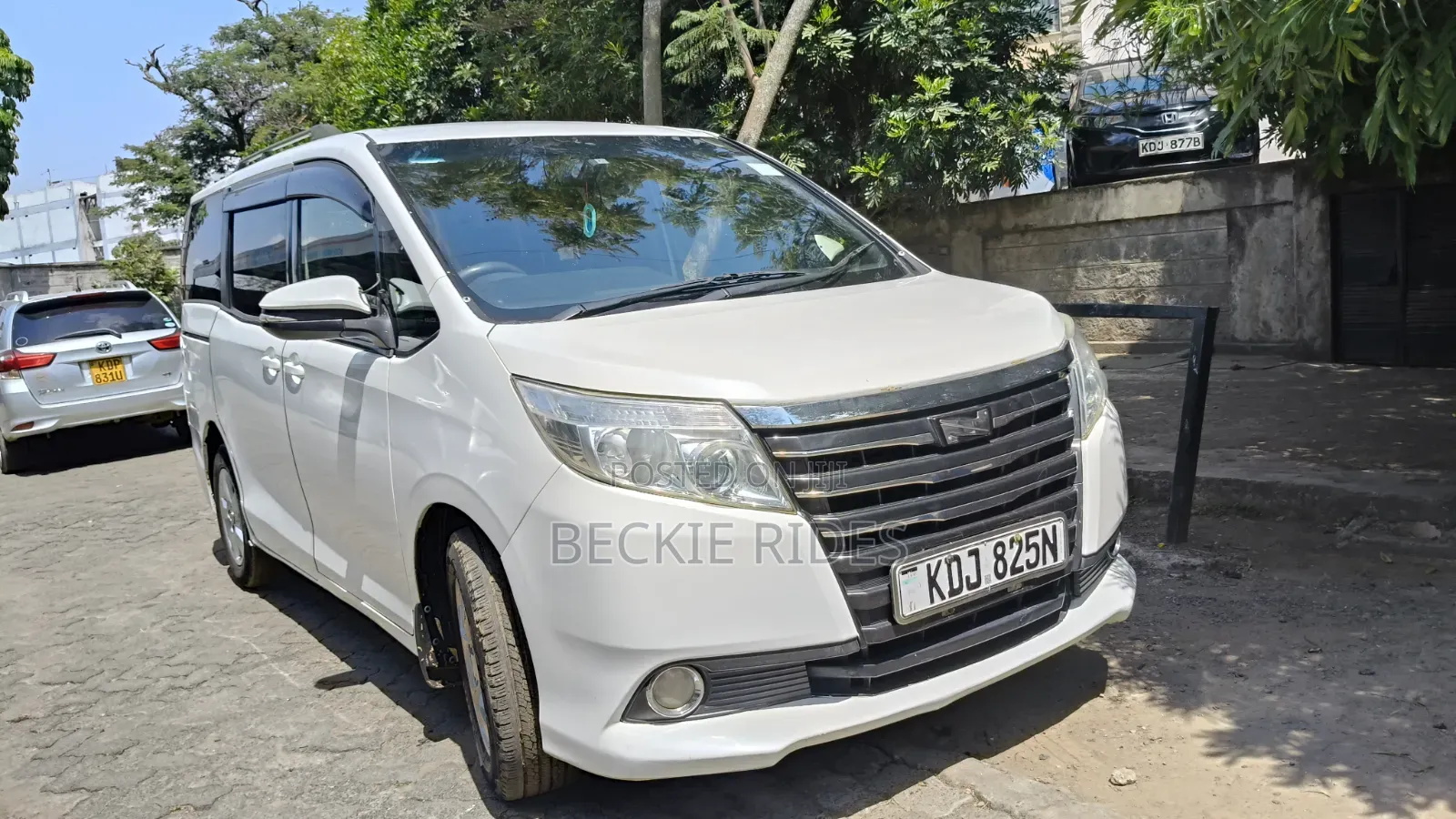 Toyota Noah 2015 Pearl