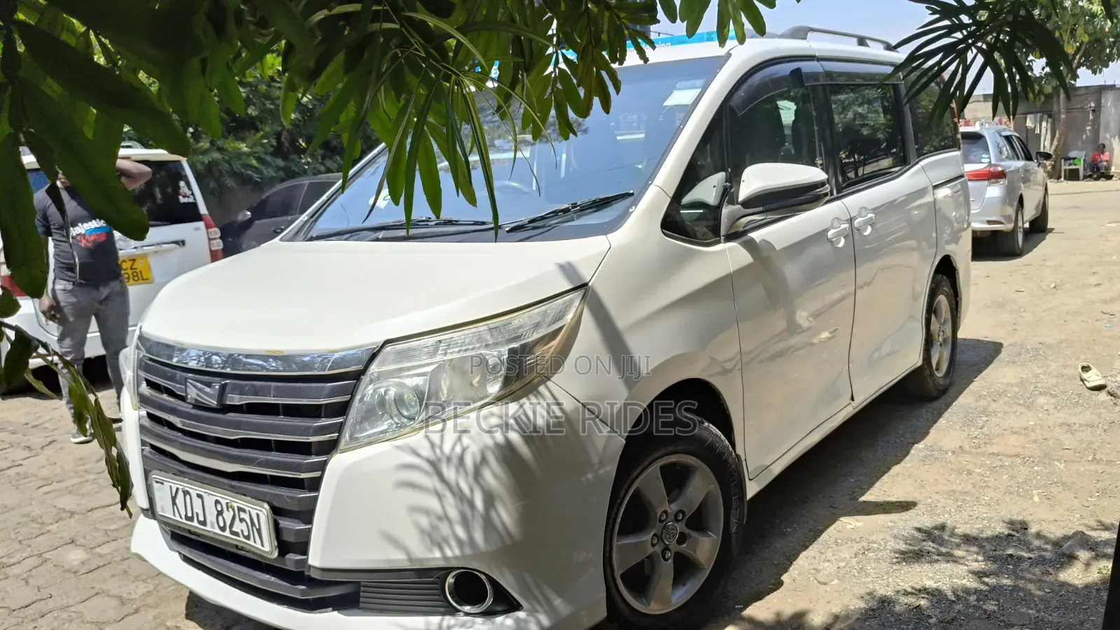 Toyota Noah 2015 Pearl