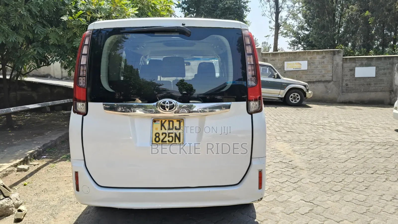Toyota Noah 2015 Pearl