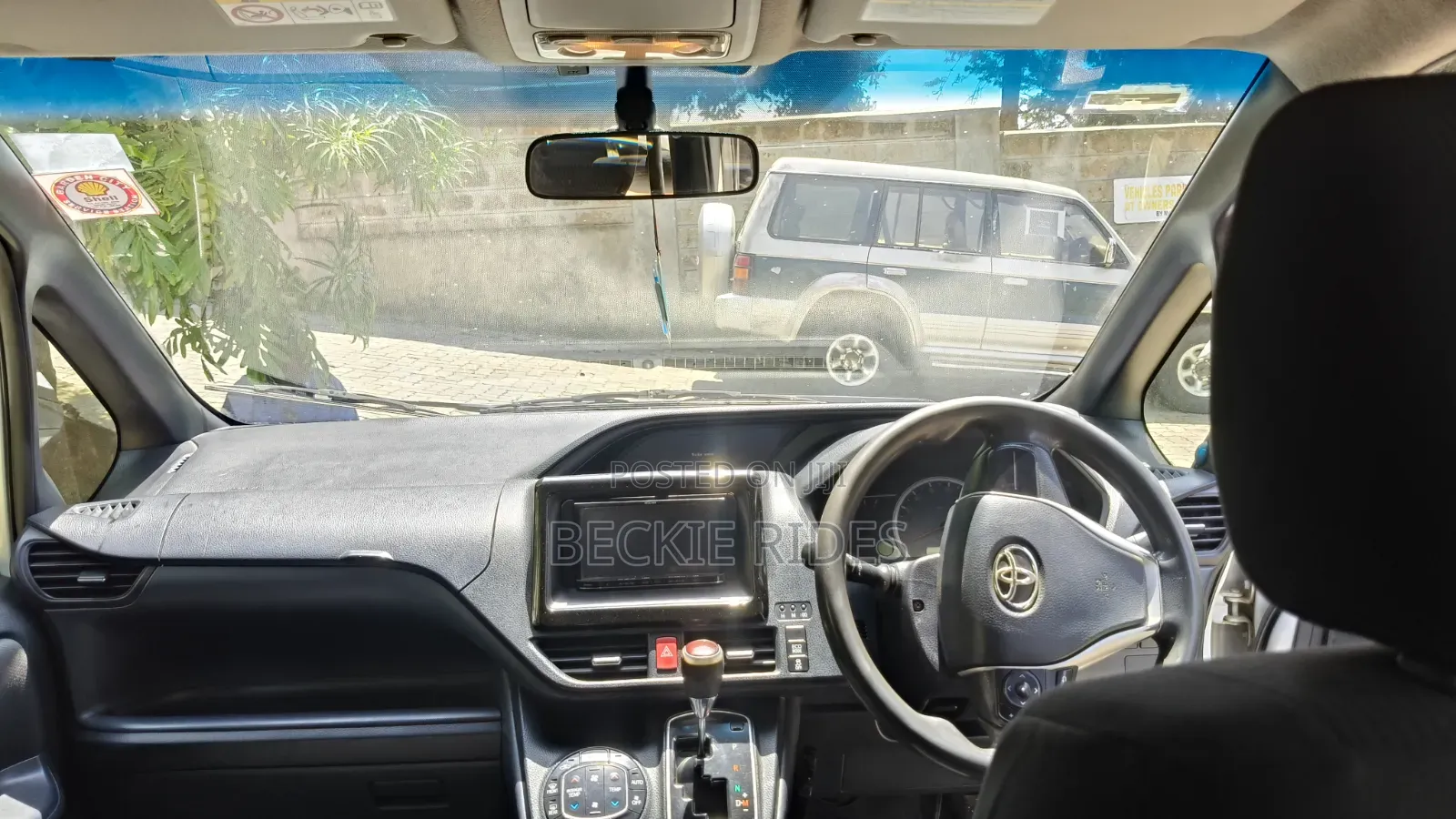 Toyota Noah 2015 Pearl