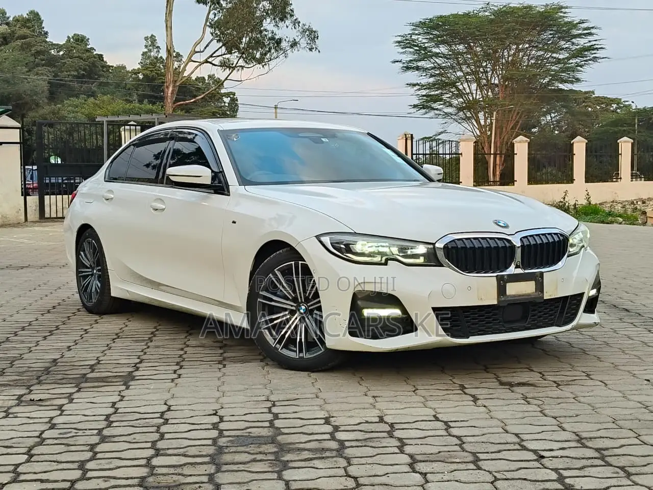 BMW 330i 2019 White