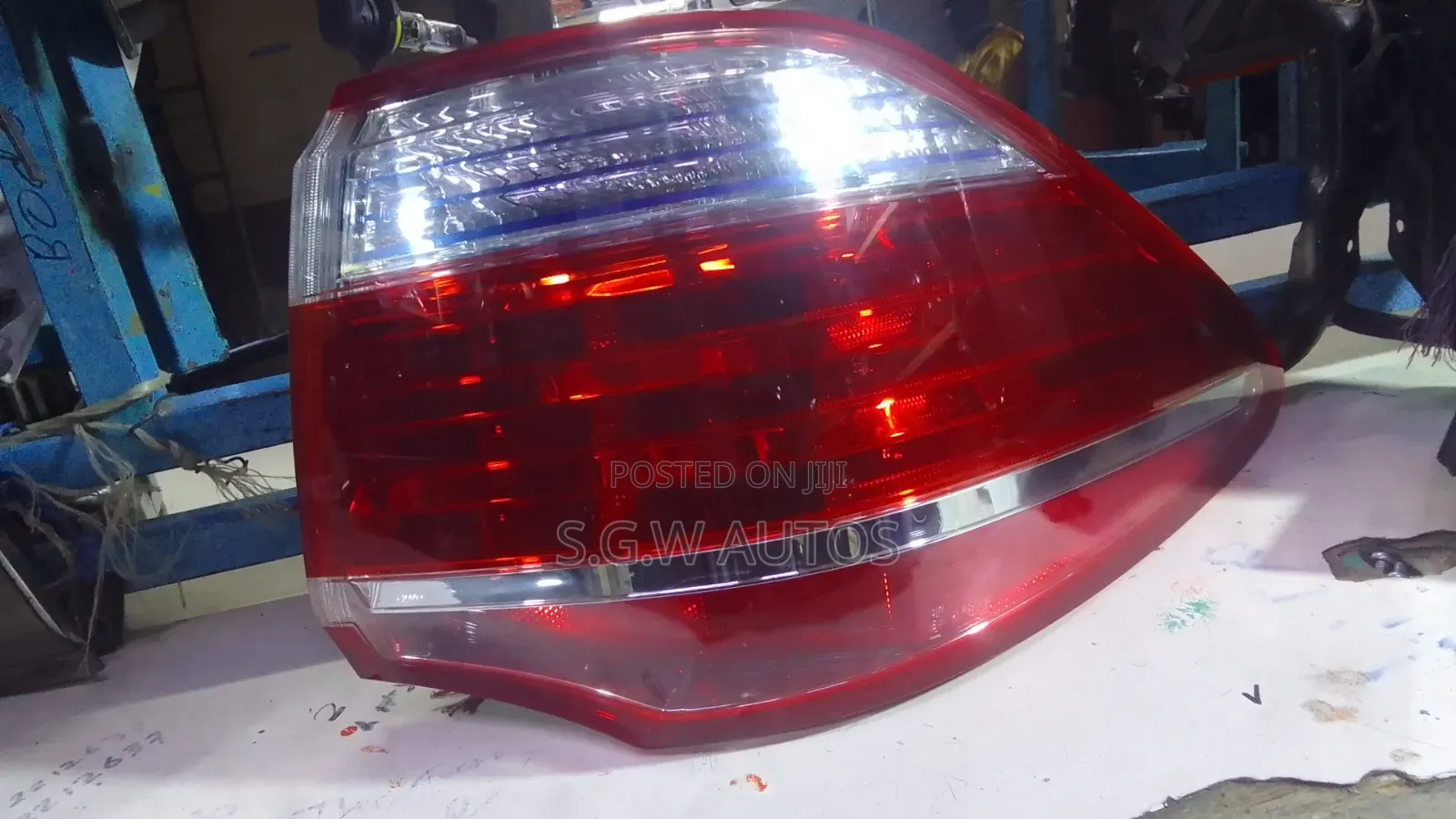 Toyota Royal Crown Taillight (2008-2012)