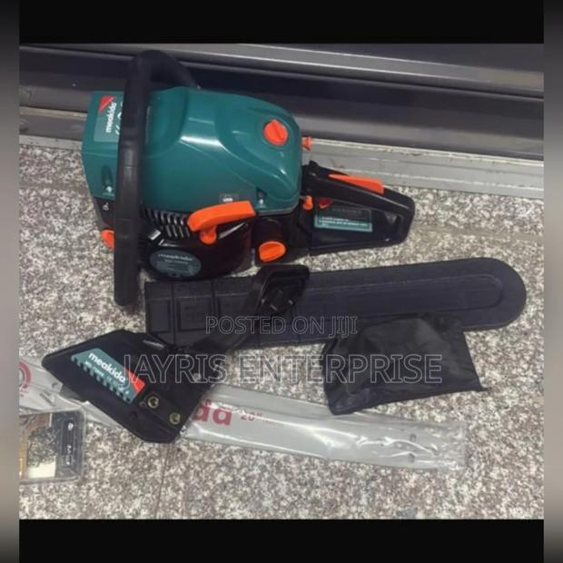 Meakida Gasoline Chainsaw at