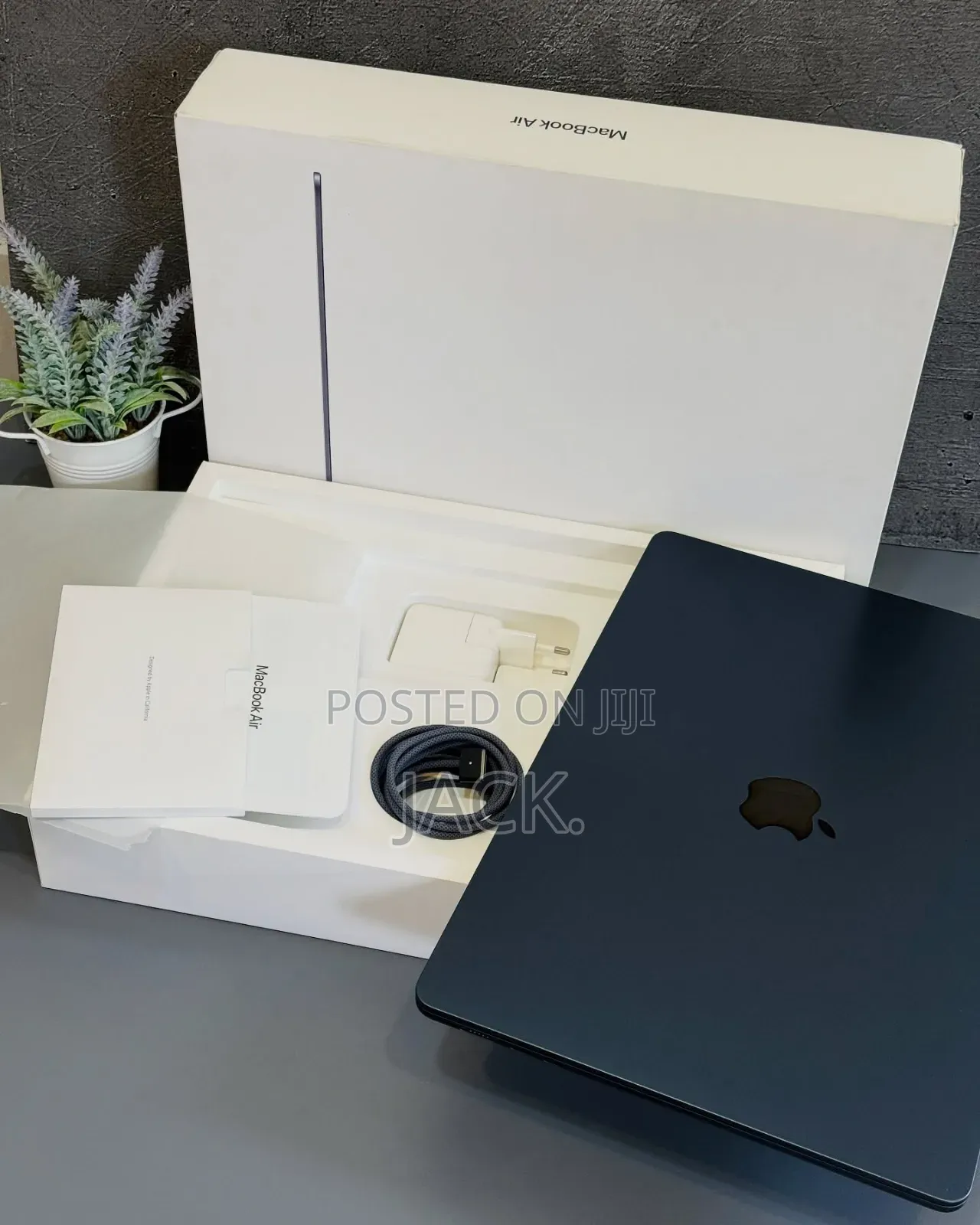 Laptop Apple MacBook Air 2024 M3 16GB Apple M3 SSD 1T