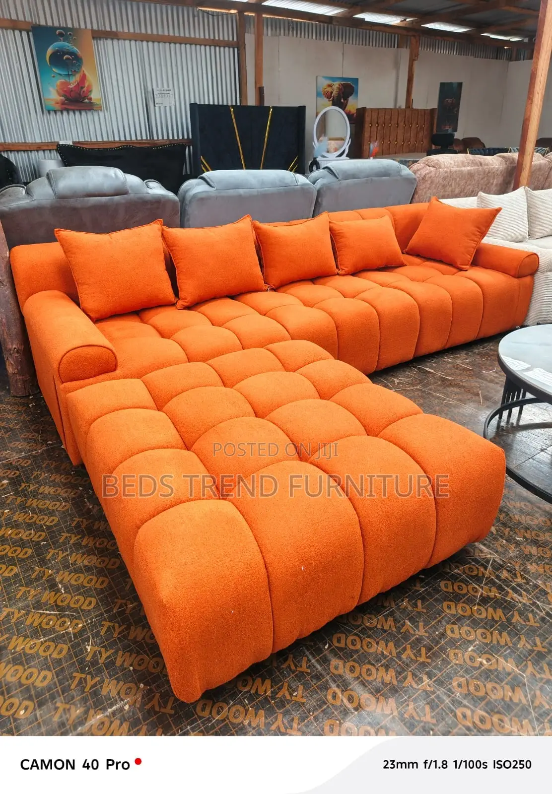 7-Seater L Seat Bubble Design Orange With Center Piece