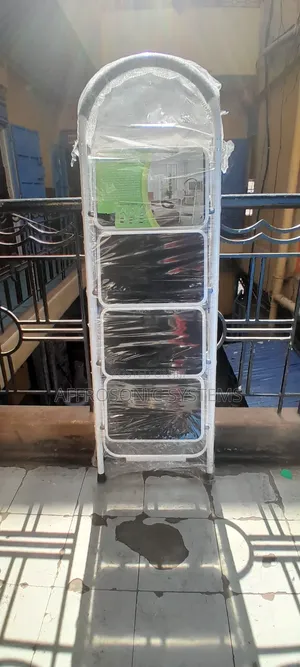 4 Step Ladder (Aluminum / Steel)
