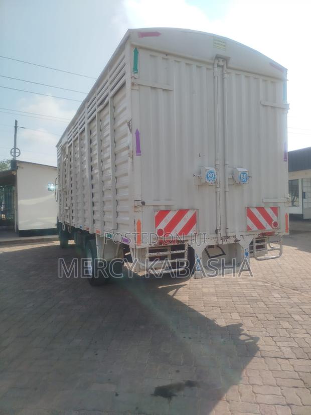 Isuzu FRR White Blue Power - thumbnail 3