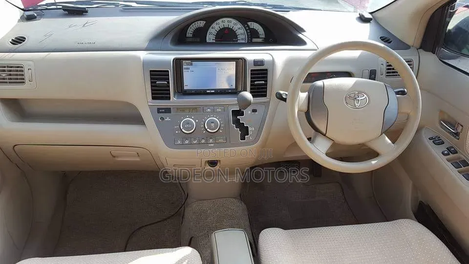 Toyota Raum 2010 Red