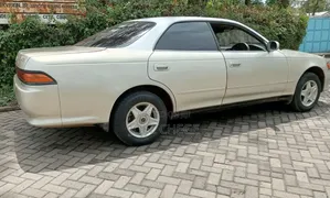 Toyota Mark II 2000 Silver