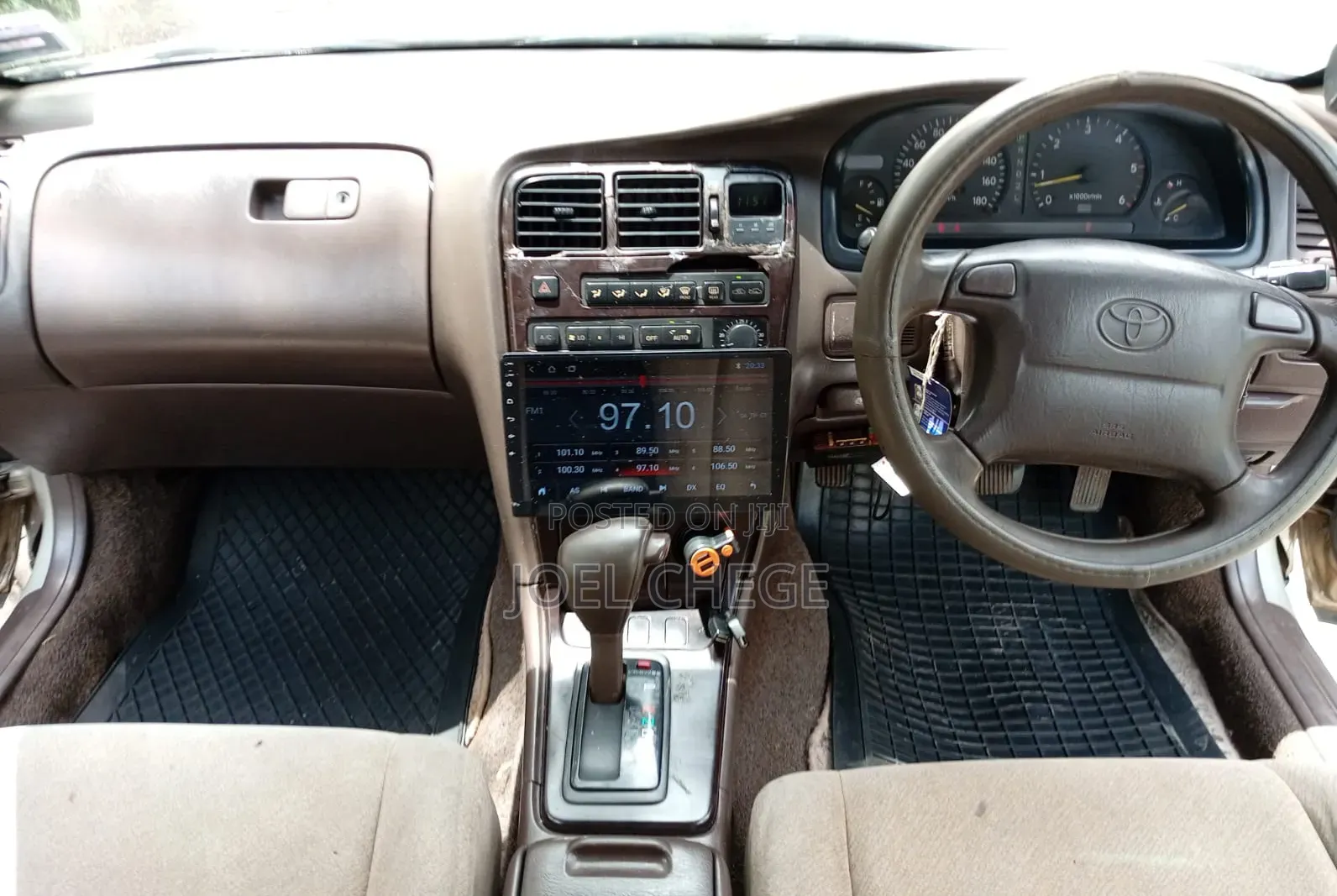Toyota Mark II 2000 Silver