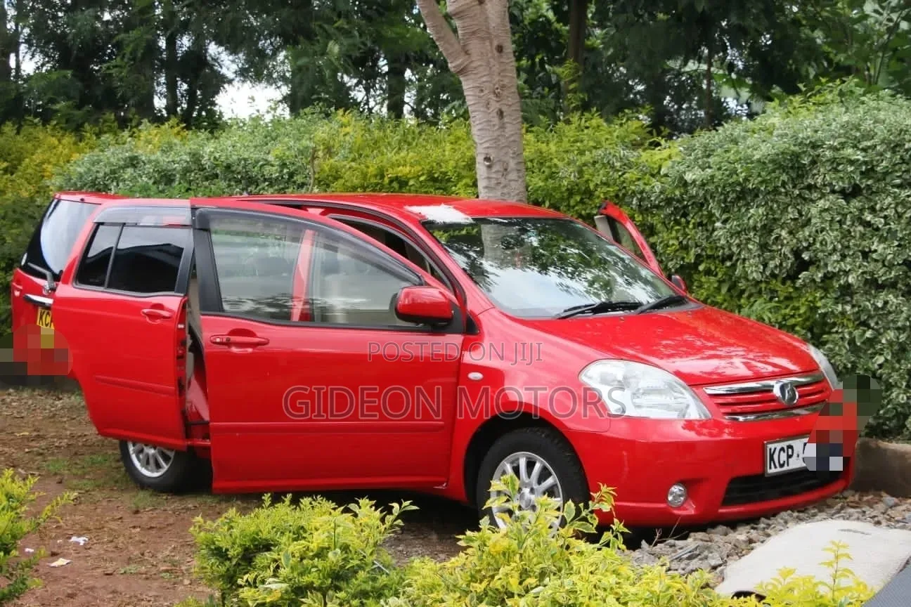 Toyota Raum 2010 Red